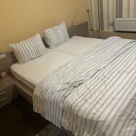 בריסל Apartment For Rent מראה חיצוני תמונה